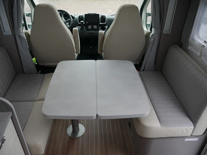 Caravan dealer - Thüringen Süd - Freizeitfahrzeuge-Teichmann Wohnmobil Etrusco T 7400 QBC -Queensbett- Automatik 180 PS, Hubbett Gebrauchtfahrzeug