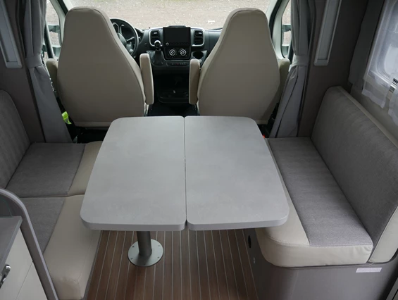Wohnmobil-Verkauf: Wohnmobil Etrusco T 7400 QBC -Queensbett- Automatik 180 PS, Hubbett Gebrauchtfahrzeug