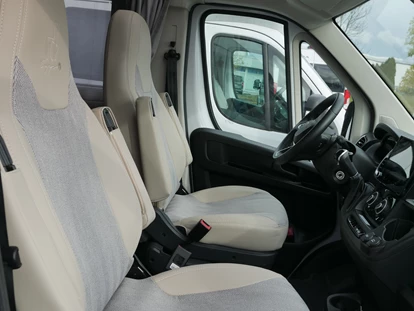 Caravan dealer - Thüringen Süd - Freizeitfahrzeuge-Teichmann Wohnmobil Etrusco T 7400 QBC -Queensbett- Automatik 180 PS, Hubbett Gebrauchtfahrzeug