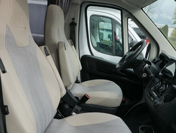 Wohnmobil-Verkauf: Wohnmobil Etrusco T 7400 QBC -Queensbett- Automatik 180 PS, Hubbett Gebrauchtfahrzeug