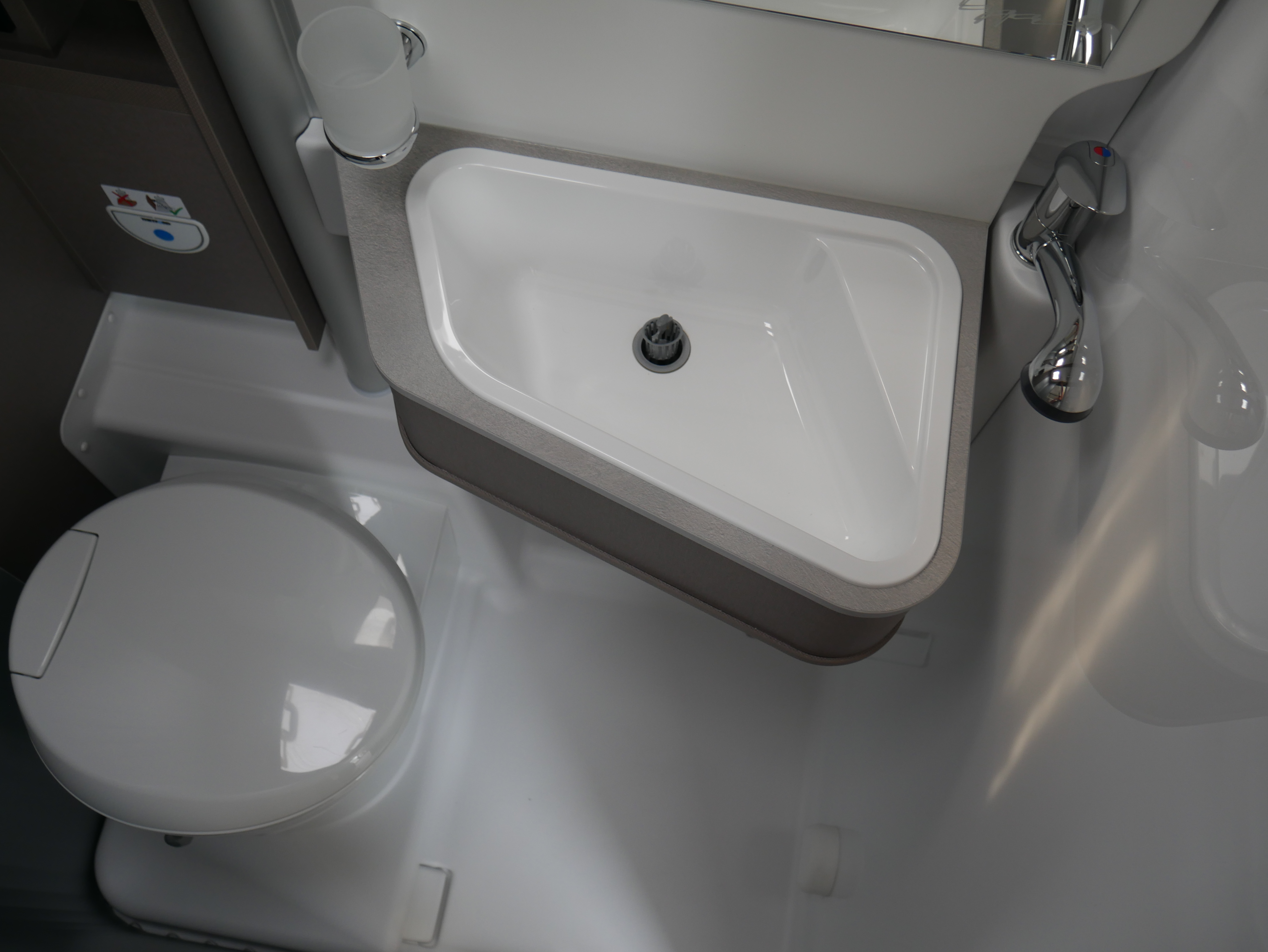 Wohnmobil-Verkauf: Wohnmobil/Kastenwagen ETRUSCO CV 640 SB Plus mit Schwenkbad Automatik Gebrauchtfahrzeug sofort verfügbar