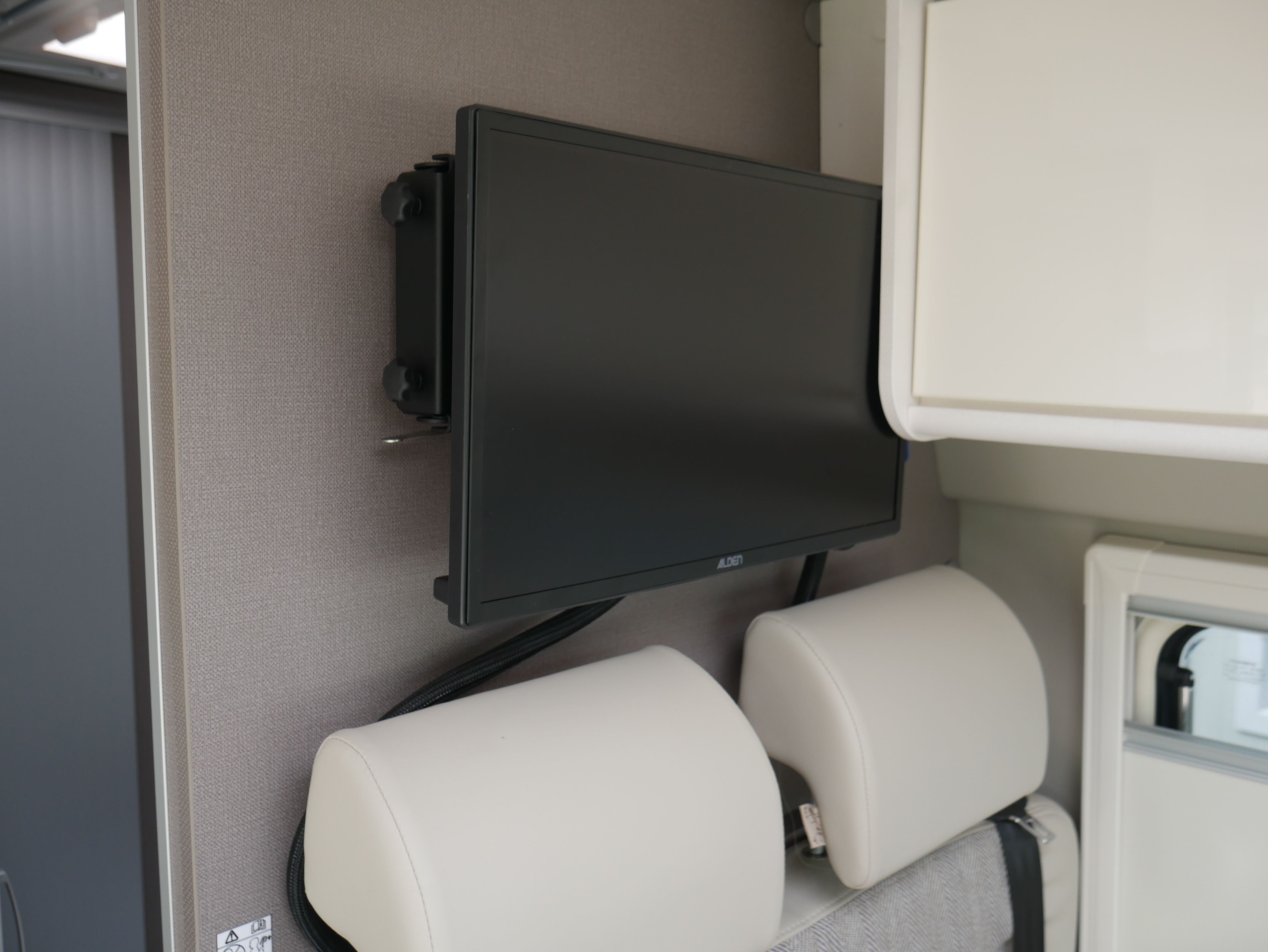 Wohnmobil-Verkauf: Wohnmobil/Kastenwagen ETRUSCO CV 640 SB Plus mit Schwenkbad Automatik Gebrauchtfahrzeug sofort verfügbar