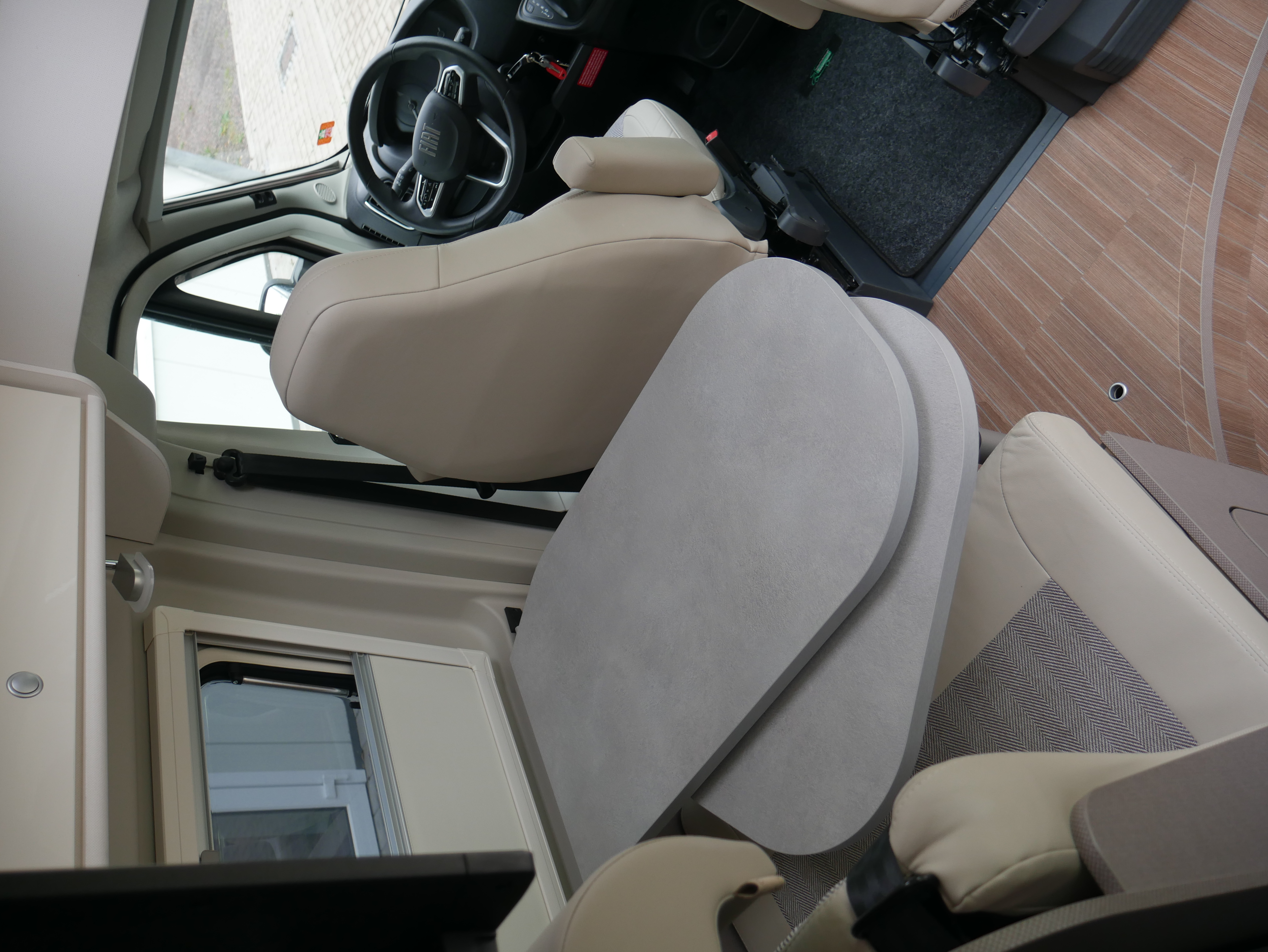 Wohnmobil-Verkauf: Wohnmobil/Kastenwagen ETRUSCO CV 640 PB mit höhenverstellbarem Bett im Heckbereich Gebrauchtfahrzeug sofort verfügbar