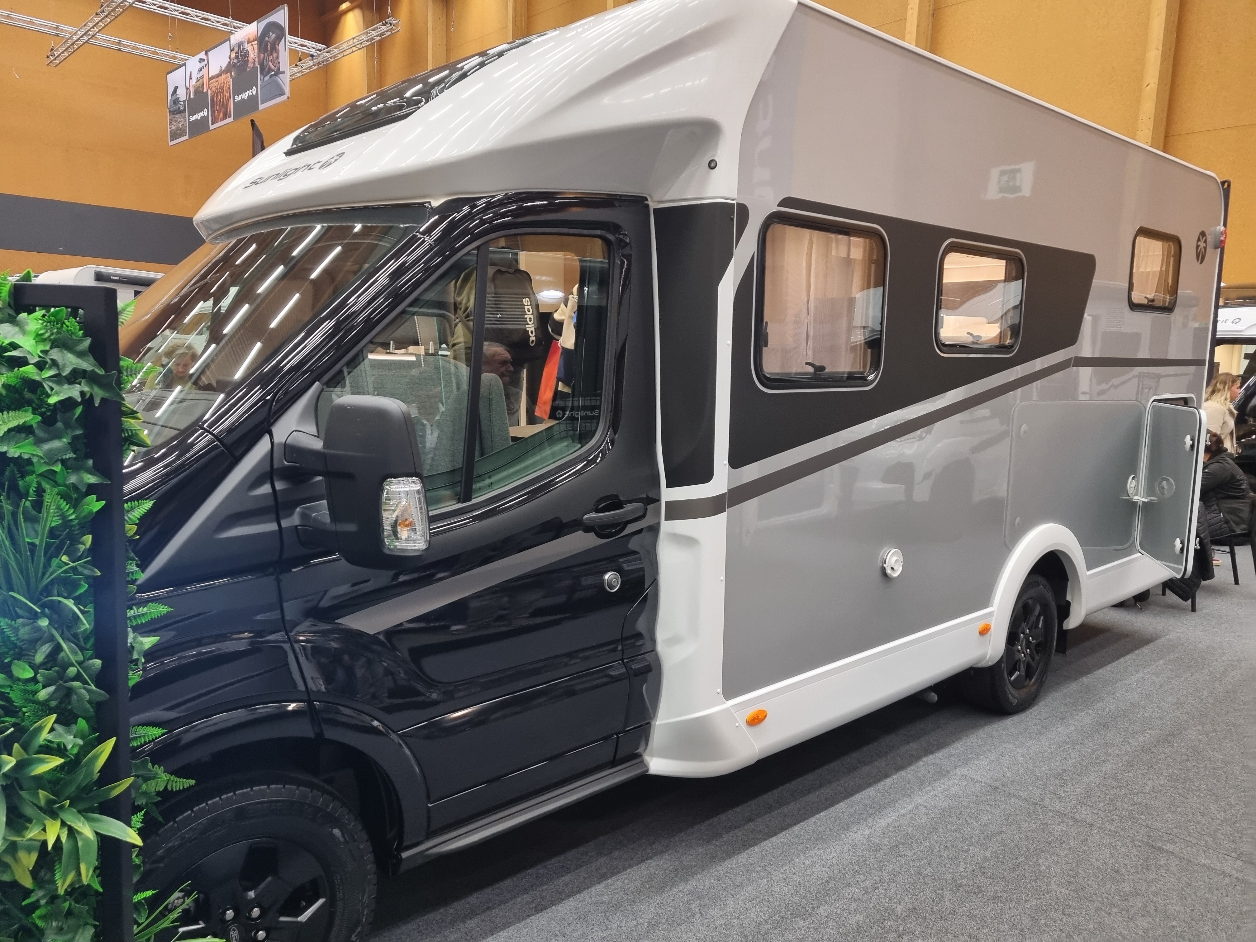 Camper mieten: Fahrerseite - Kübler Rent and Camp 