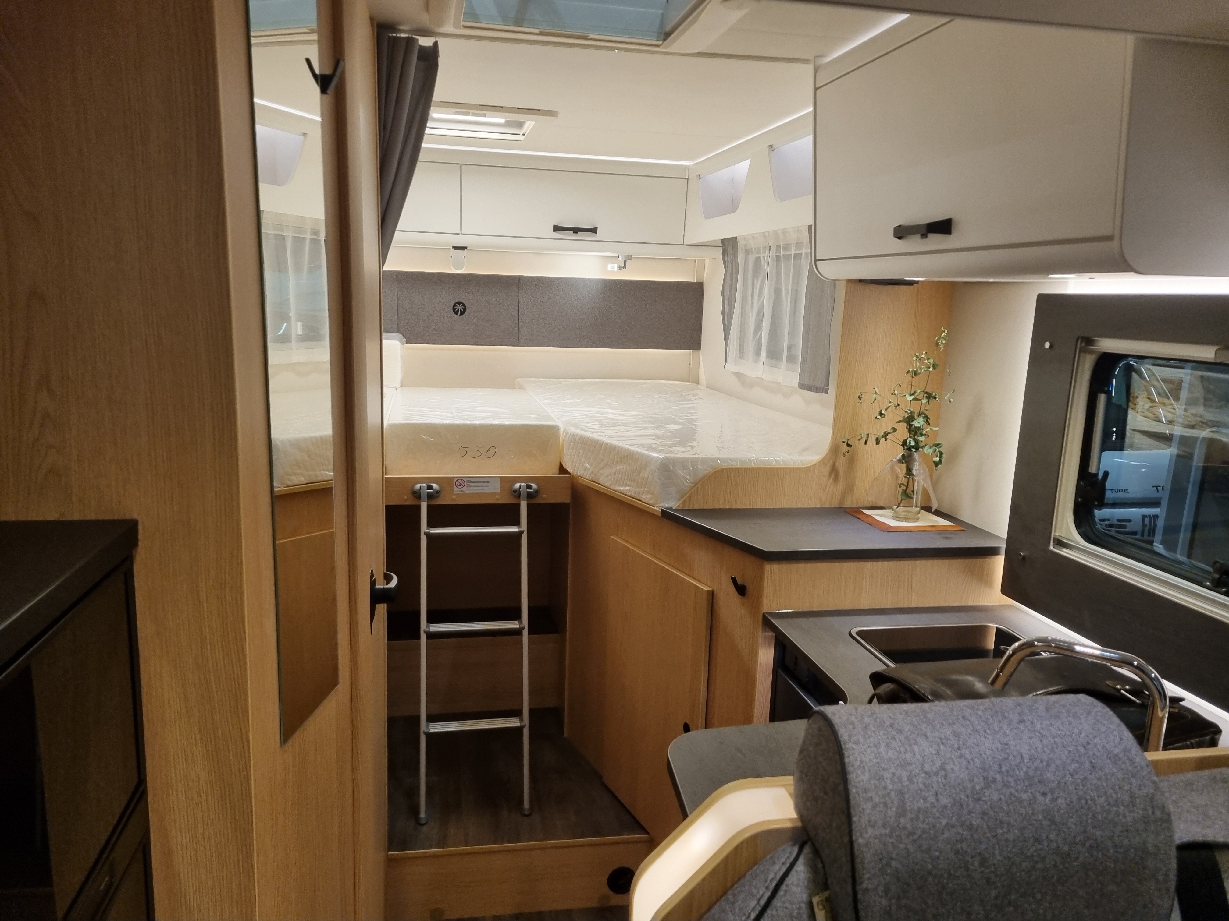 Camper mieten: Bett - Kübler Rent and Camp 