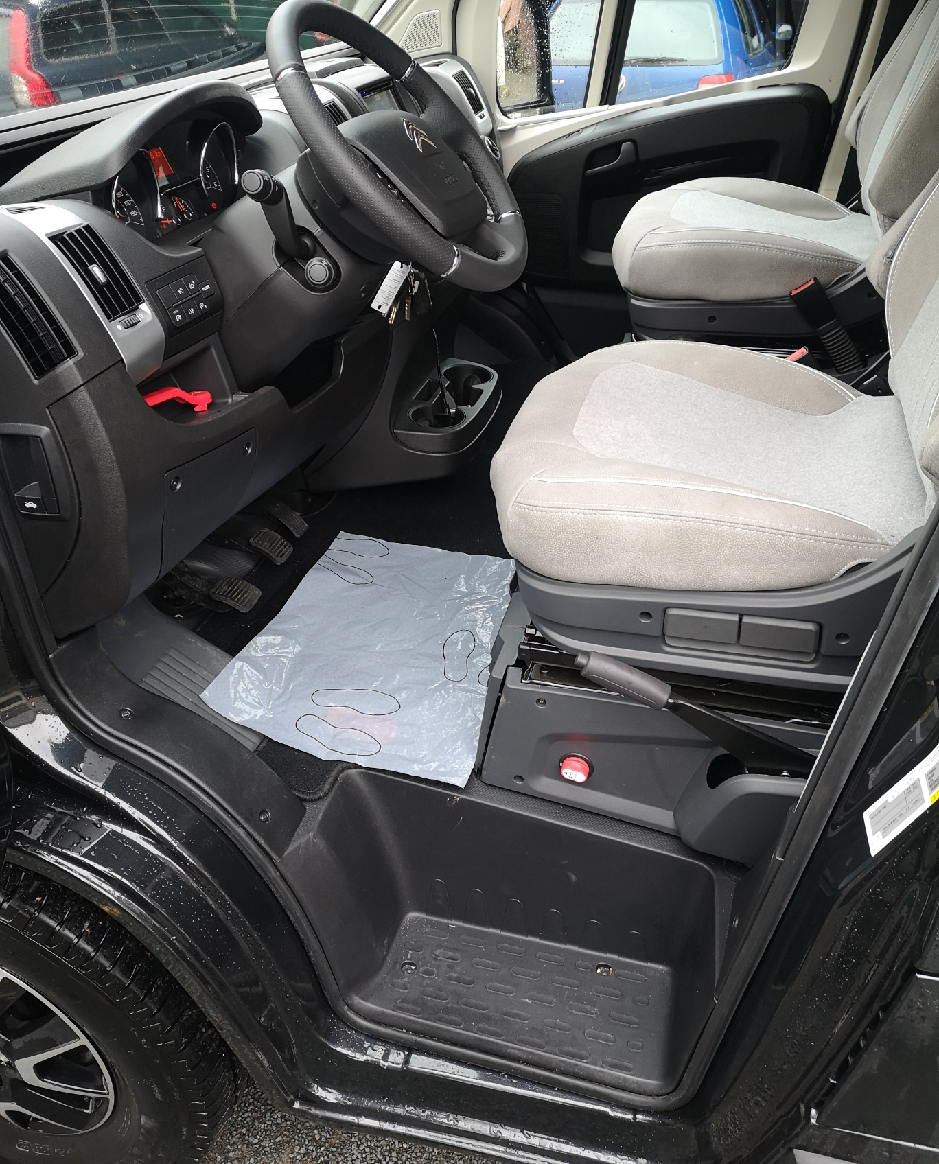 Caravan dealer - Fahrzeugzustand: neu - Die Leihe Reisemobile Pössl Summit Shine 600 L Neufahrzeug