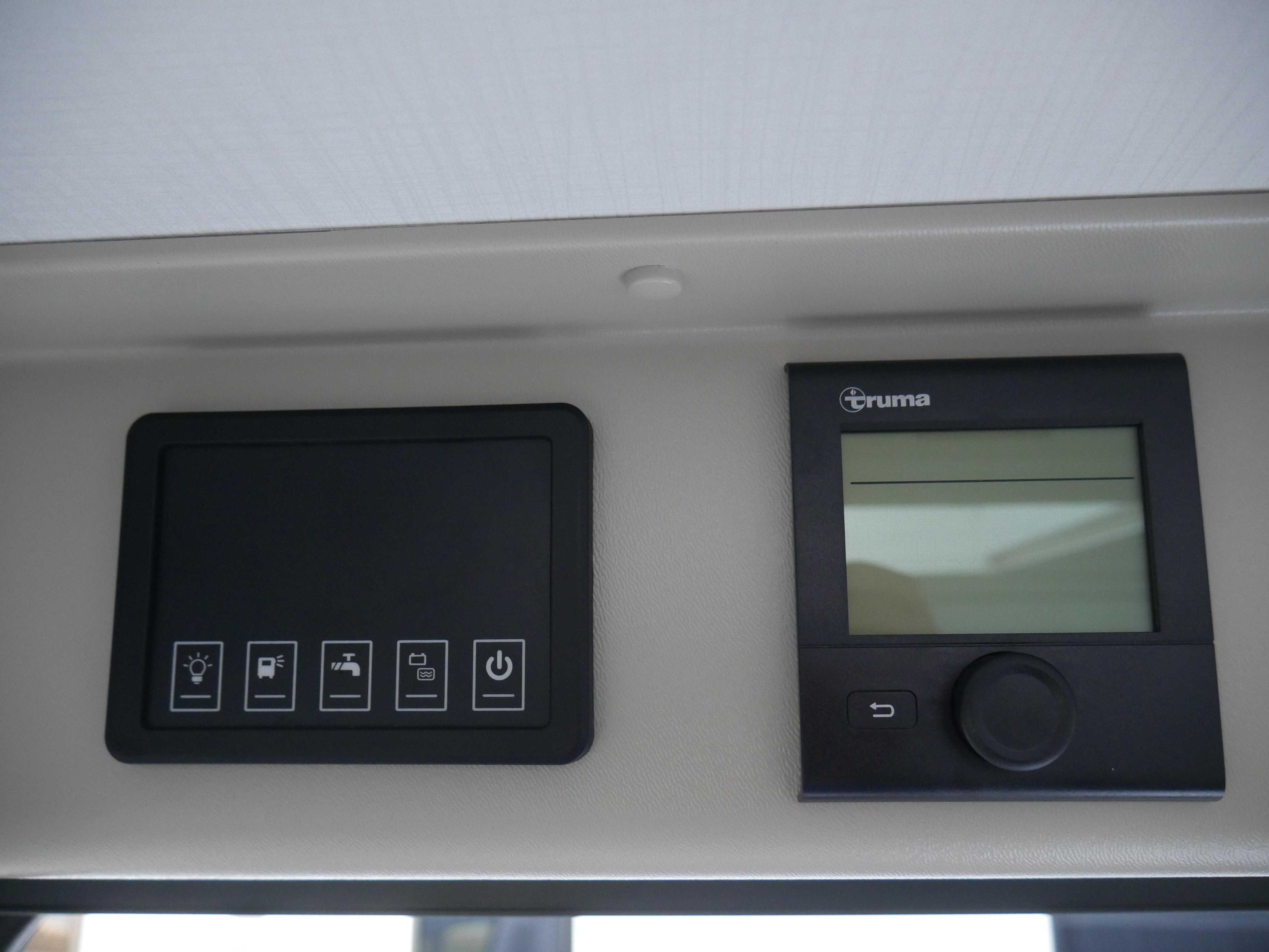 Wohnmobil-Verkauf: Wohnmobil/Kastenwagen Roller Team Livingstone Duo Go M+S Reifen Alpine Neufahrzeug sofort verfügbar