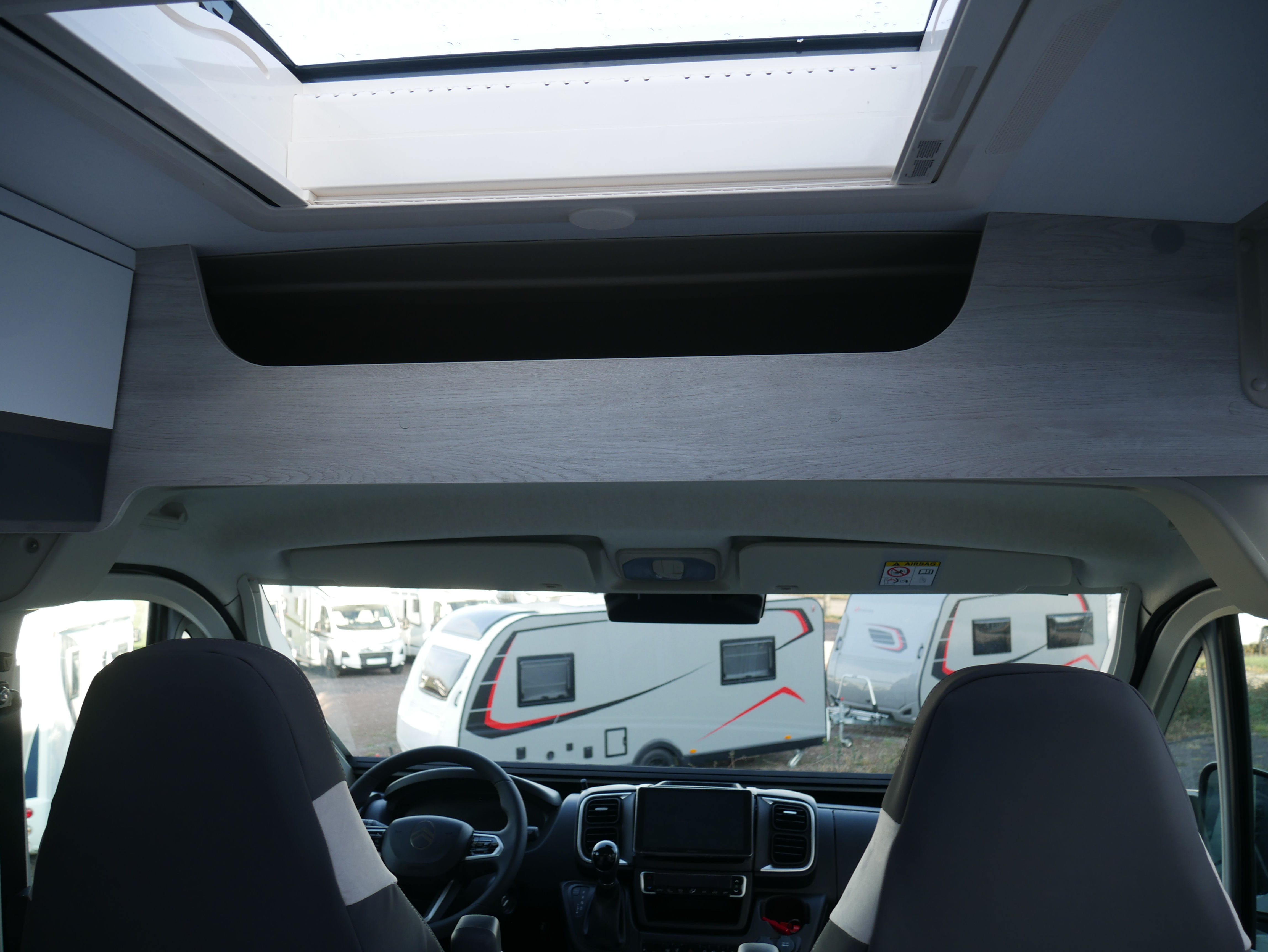 Wohnmobil-Verkauf: Wohnmobil/Kastenwagen Roller Team Livingstone Duo Go M+S Reifen Alpine Neufahrzeug sofort verfügbar