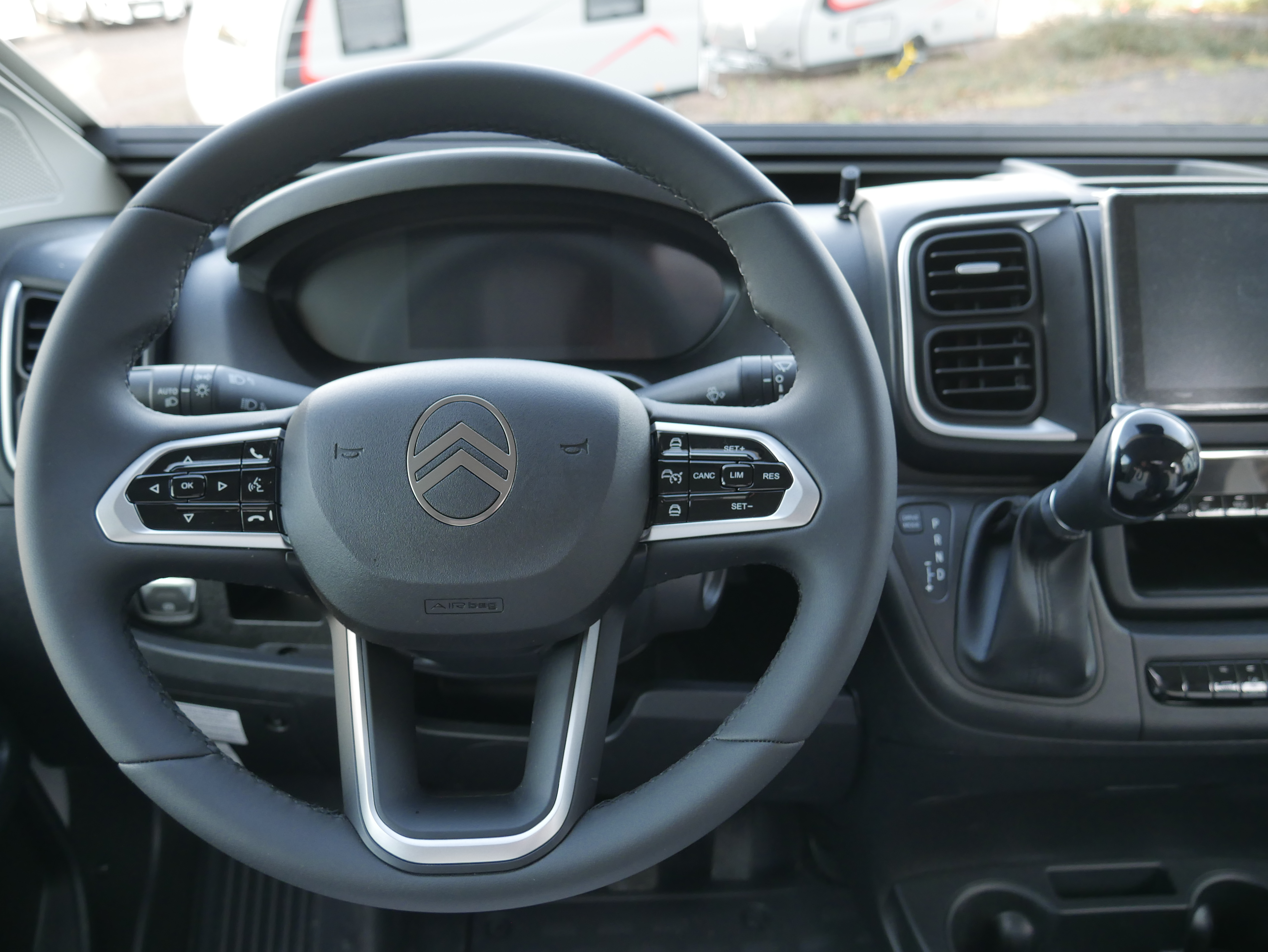 Wohnmobil-Verkauf: Wohnmobil/Kastenwagen Roller Team Livingstone Duo Go M+S Reifen Alpine Neufahrzeug sofort verfügbar