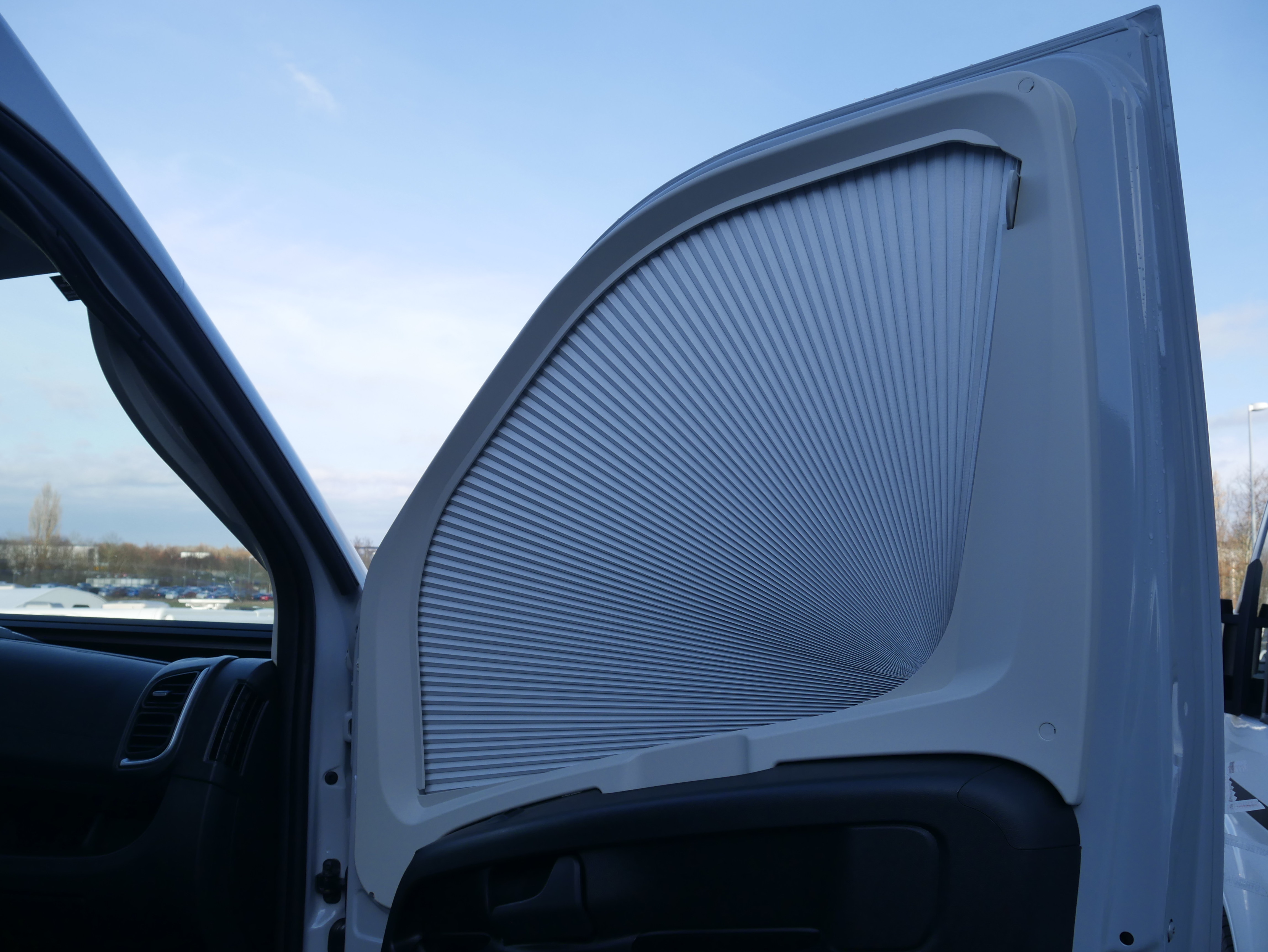 Wohnmobil-Verkauf: Wohnmobil/Kastenwagen Roller Team Livingstone Duo Go M+S Reifen Alpine Neufahrzeug sofort verfügbar