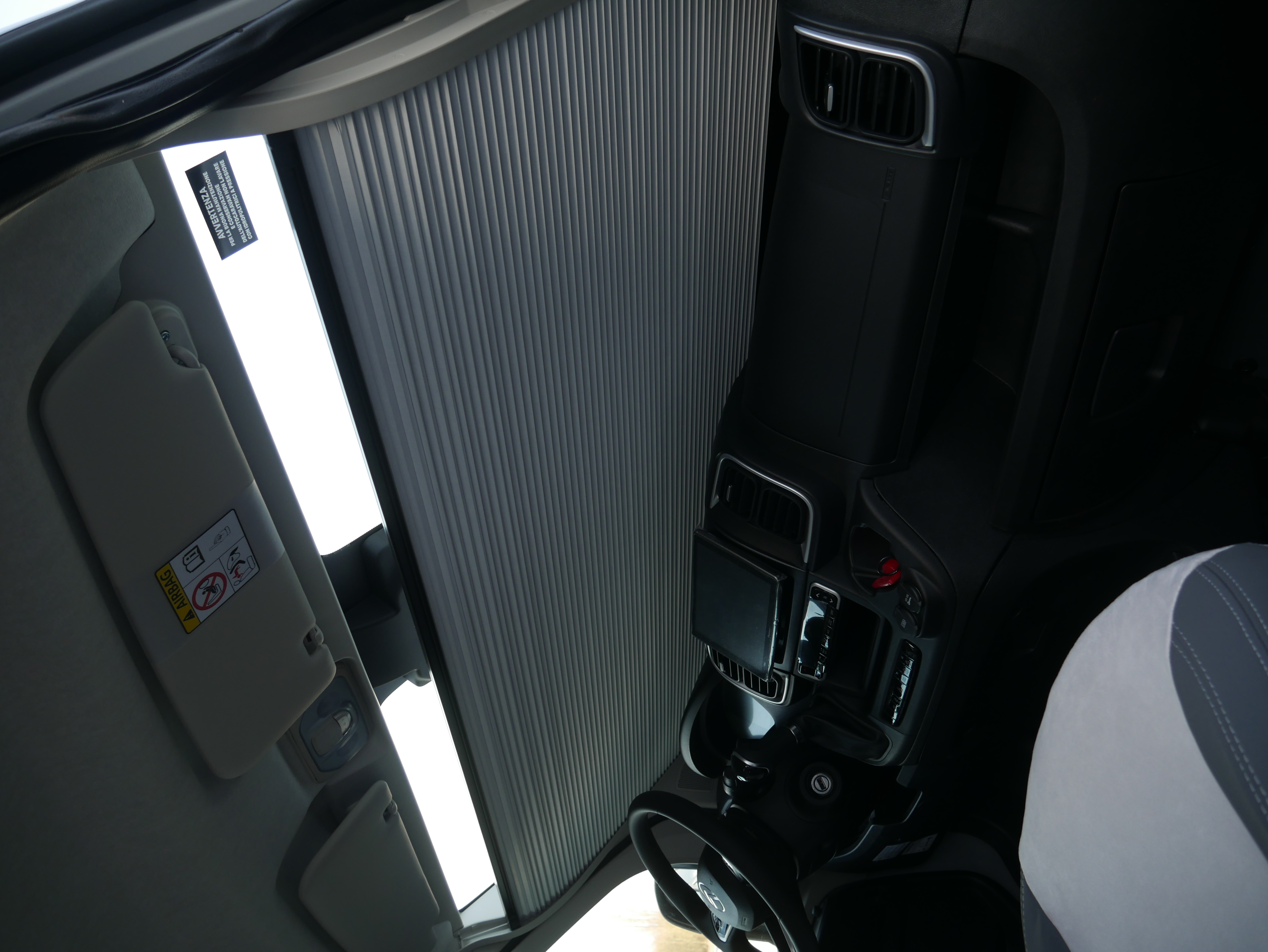 Wohnmobil-Verkauf: Wohnmobil/Kastenwagen Roller Team Livingstone Duo Go M+S Reifen Alpine Neufahrzeug sofort verfügbar