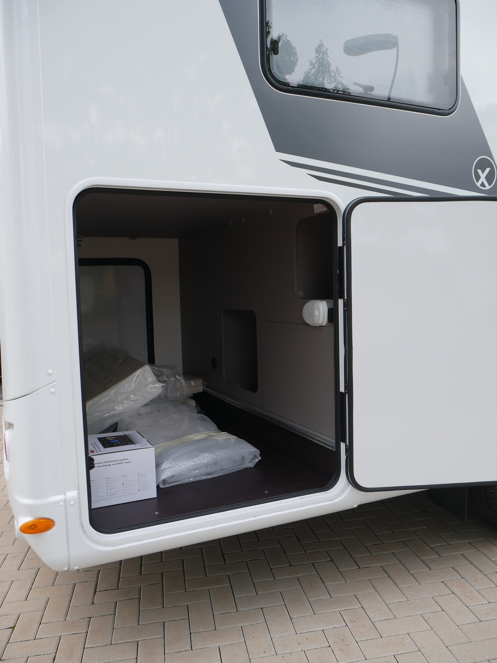 Wohnmobil-Verkauf: Wohnmobil ETRUSCO T 7400 SBC Neufahrzeug Automatikgetriebe, Hubbett, M+S Reifen Alpine sofort verfügbar