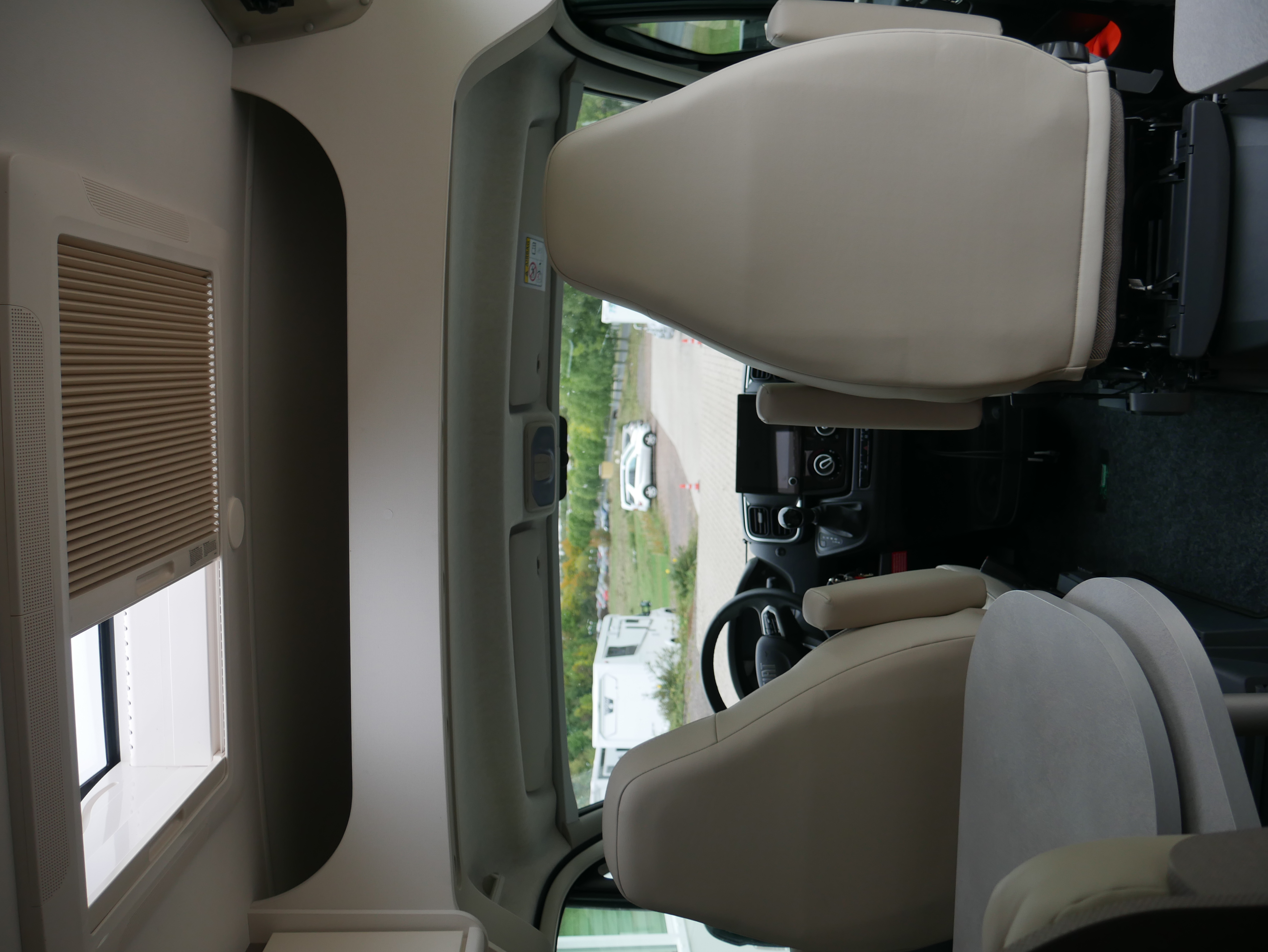 Wohnmobil-Verkauf: Wohnmobil/Kastenwagen ETRUSCO CV 640 PB mit höhenverstellbarem Bett im Heckbereich, M + S Reifen mit Alpine, Gebrauchtfahrzeug sofort verfügbar