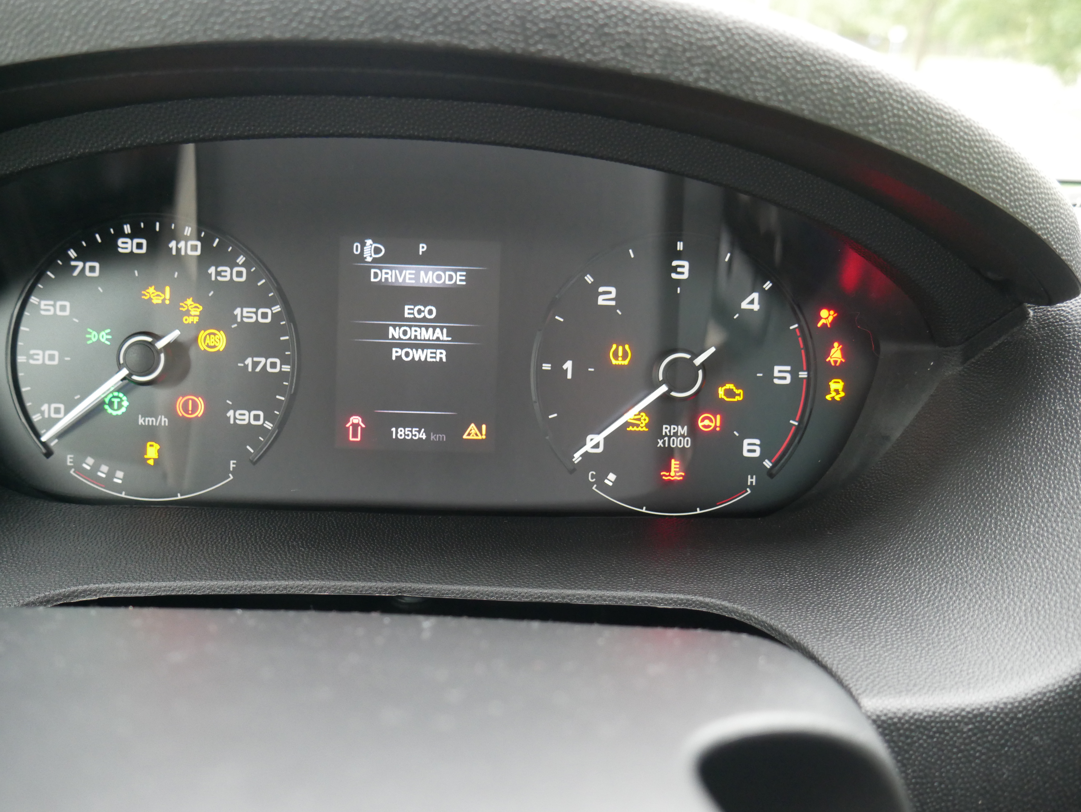 Wohnmobil-Verkauf: Wohnmobil/Kastenwagen ETRUSCO CV 640 PB mit höhenverstellbarem Bett im Heckbereich, M + S Reifen mit Alpine, Gebrauchtfahrzeug sofort verfügbar