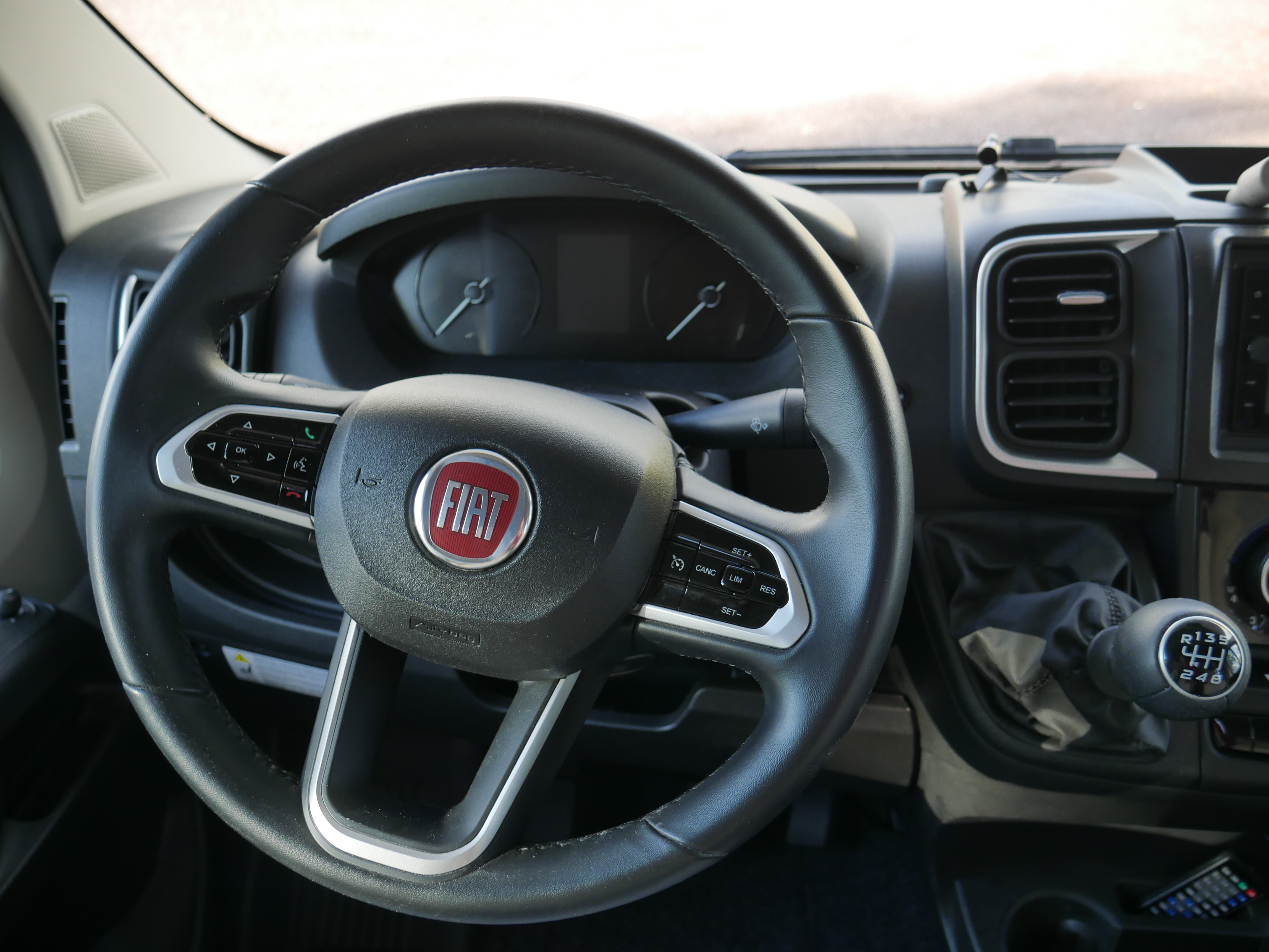 Wohnmobil-Verkauf: Wohnmobil ETRUSCO A 7300 DB Gebrauchtfahrzeug Sat-TV/ Markise/ Multimedia sofort verfügbar