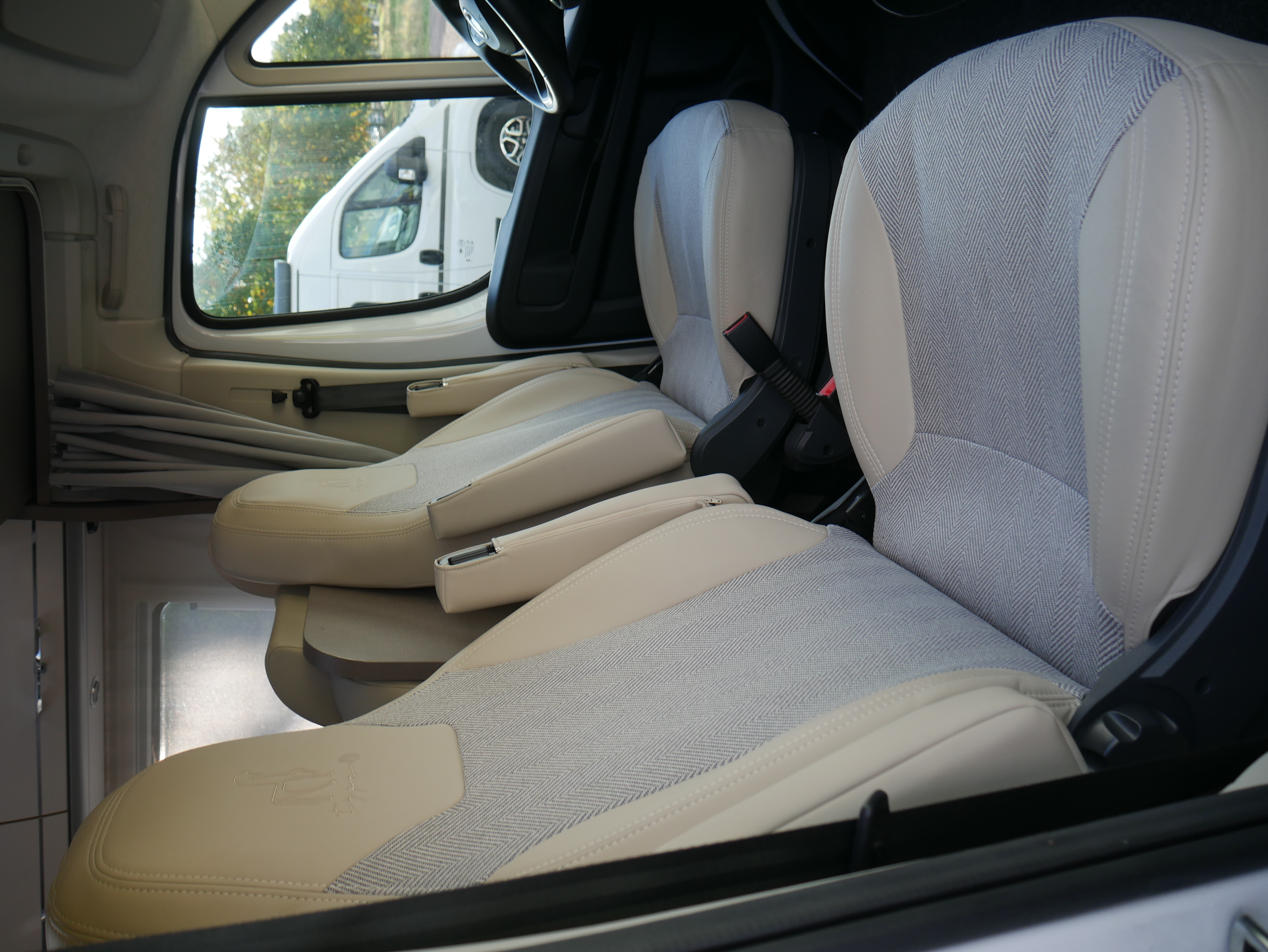 Wohnmobil-Verkauf: Wohnmobil ETRUSCO A 7300 DB Gebrauchtfahrzeug Sat-TV/ Markise/ Multimedia sofort verfügbar