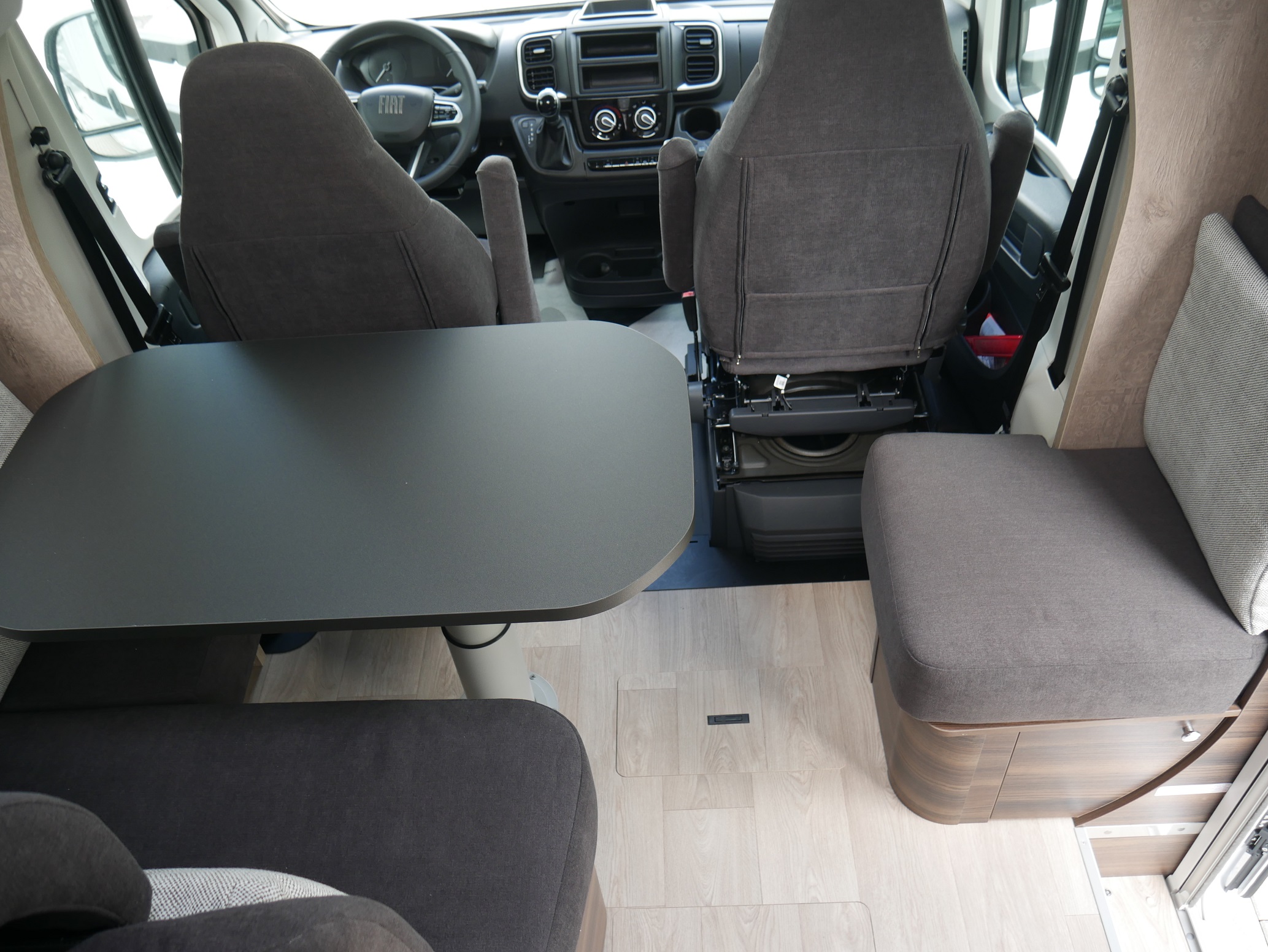 Wohnmobil-Verkauf: Wohnmobil LAIKA Ecovip L 2009 Automatik Neufahrzeug, M+S Reifen Alpine, sofort verfügbar