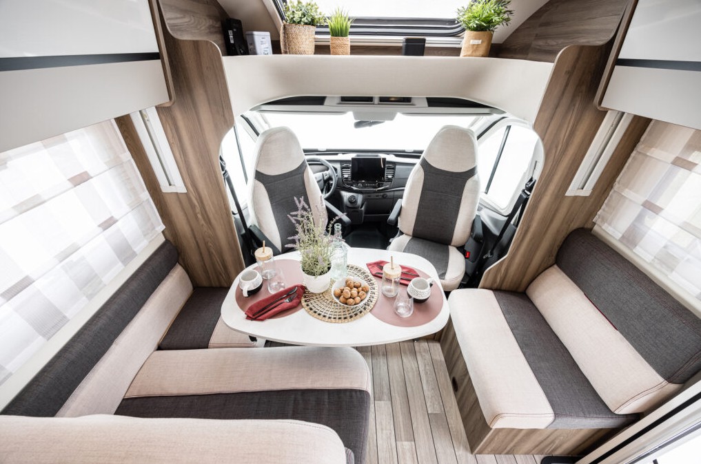 Wohnmobil-Verkauf: Wohnmobil Roller Team Kronos 285 TL mit Hubbett Neufahrzeug Automatik demnächst verfügbar