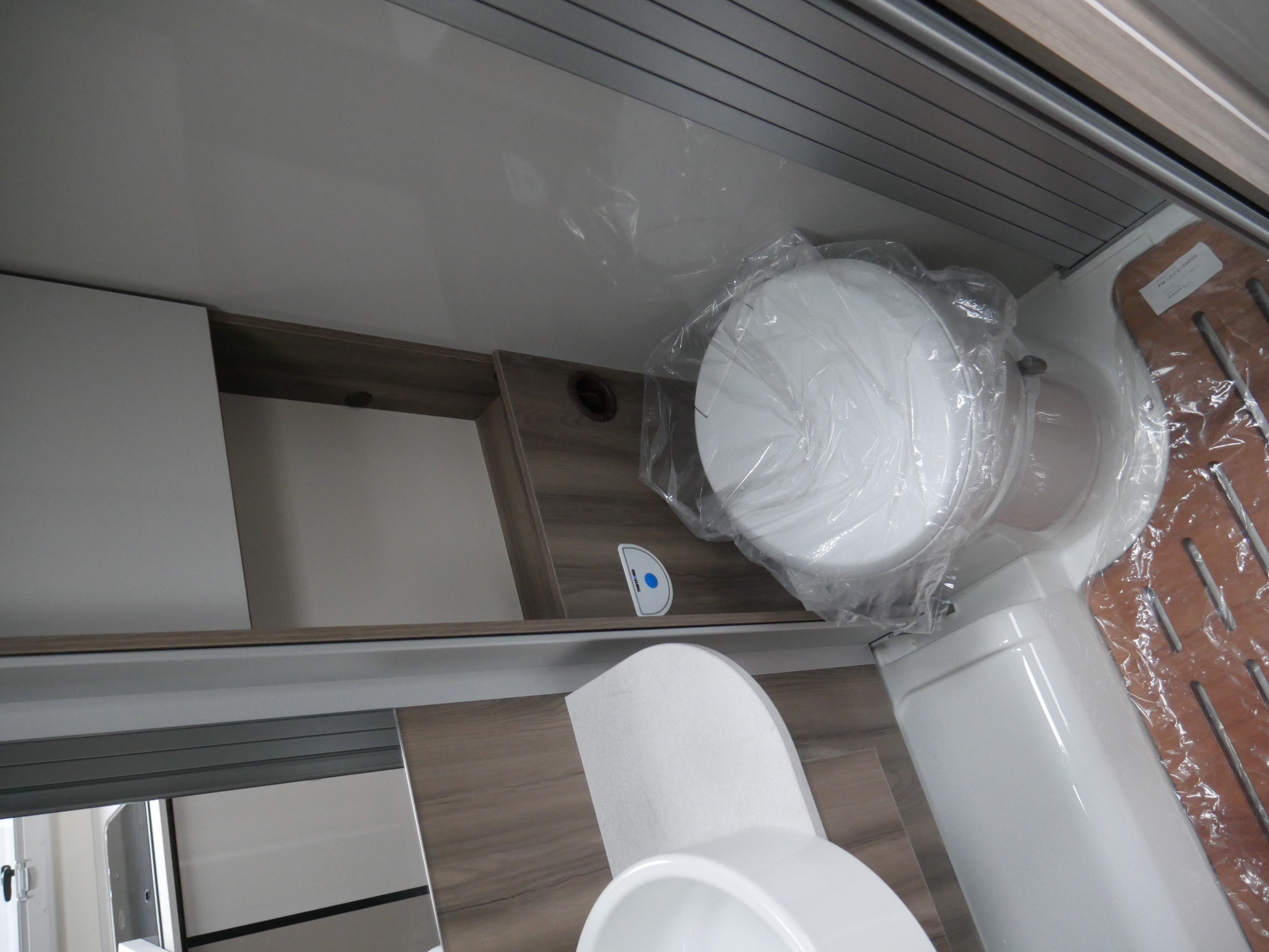 Wohnmobil-Verkauf: Wohnmobil Roller Team Kronos Fit 281 TL mit Hubbett Neufahrzeug Automatik demnächst verfügbar