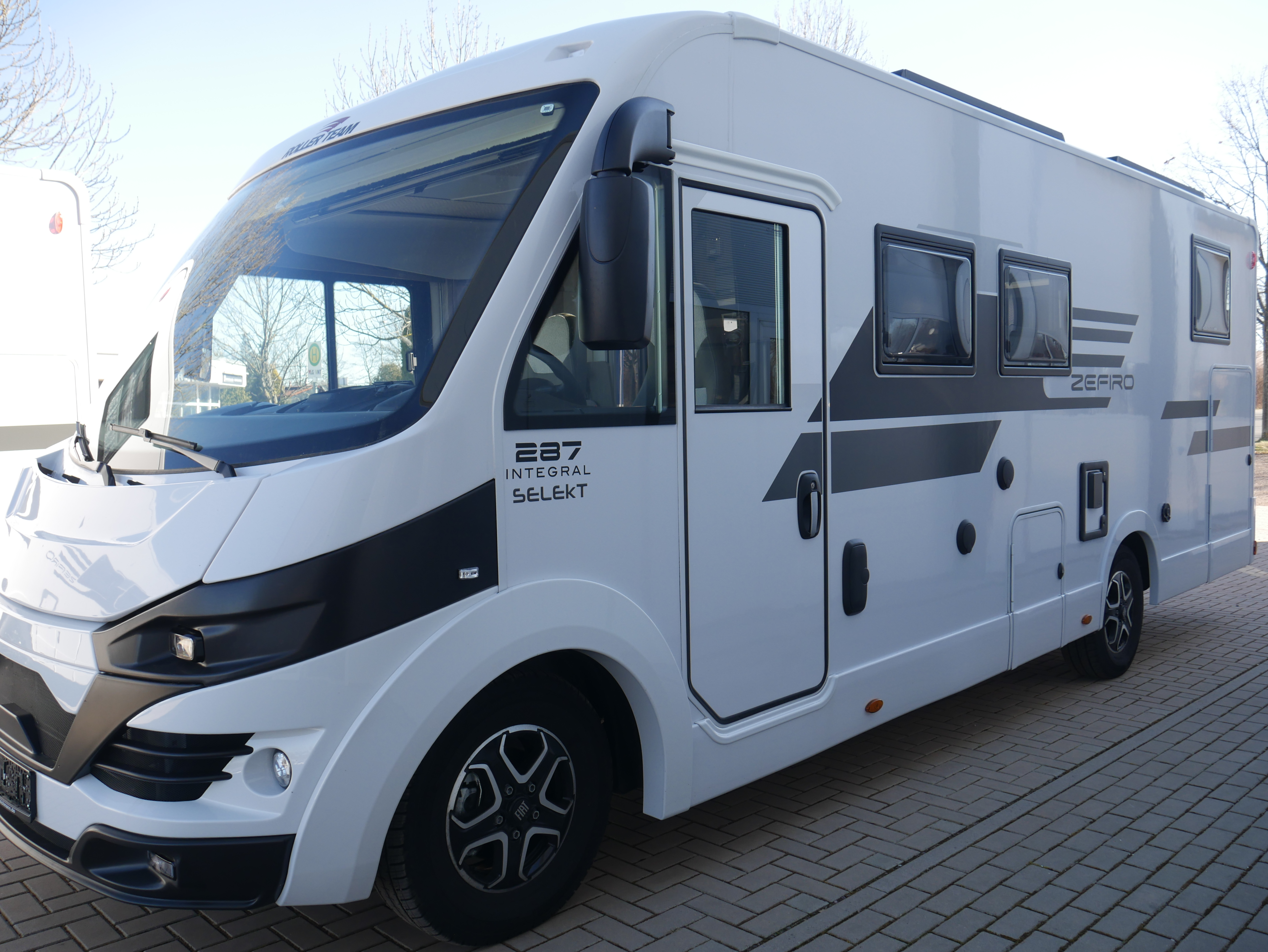 Caravandealer - Thüringen Süd - Freizeitfahrzeuge-Teichmann Wohnmobil Roller Team Zefiro 287 MH Gebrauchtfahrzeug Automatik sofort verfügbar - Face to Face Sitzgruppe !! TOP AUSSTATTUNG !!! 