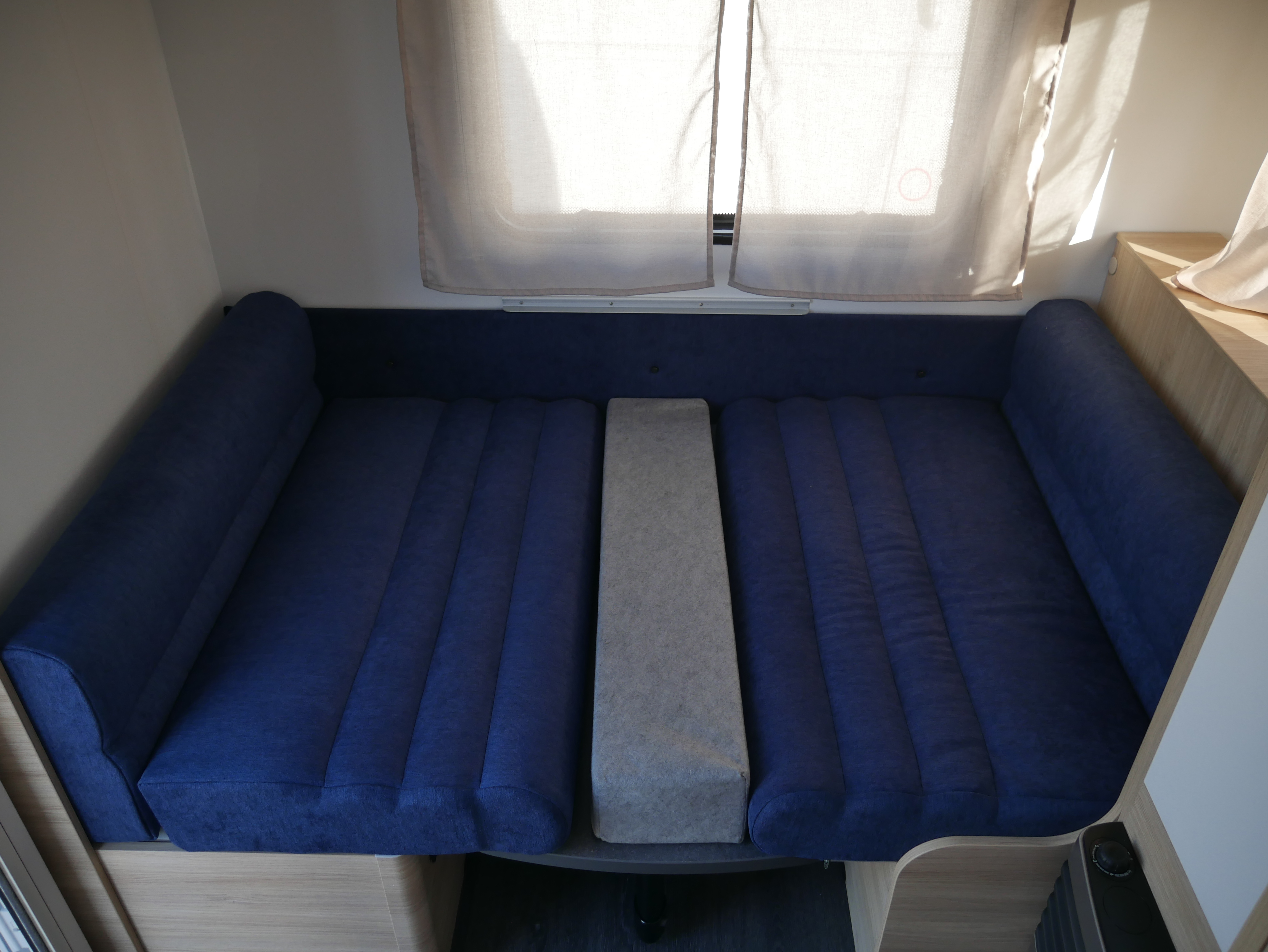 Caravan-Verkauf: Wohnwagen Sterckeman 462 LJ Easy Neufahrzeug sofort verfügbar !!! inkl. Markise und Truma Mover !!!