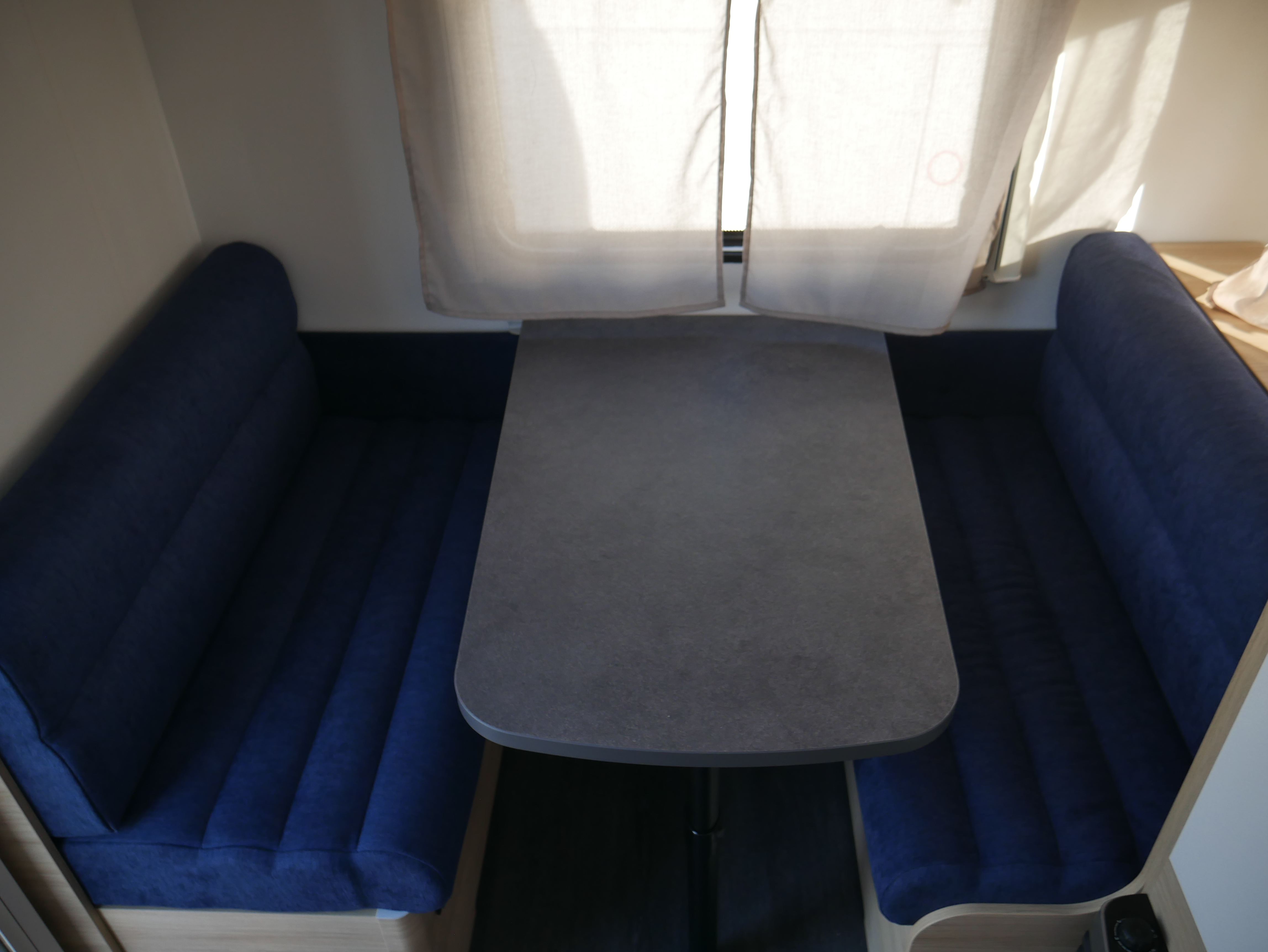 Caravan-Verkauf: Wohnwagen Sterckeman 462 LJ Easy Neufahrzeug sofort verfügbar !!! inkl. Markise und Truma Mover !!!
