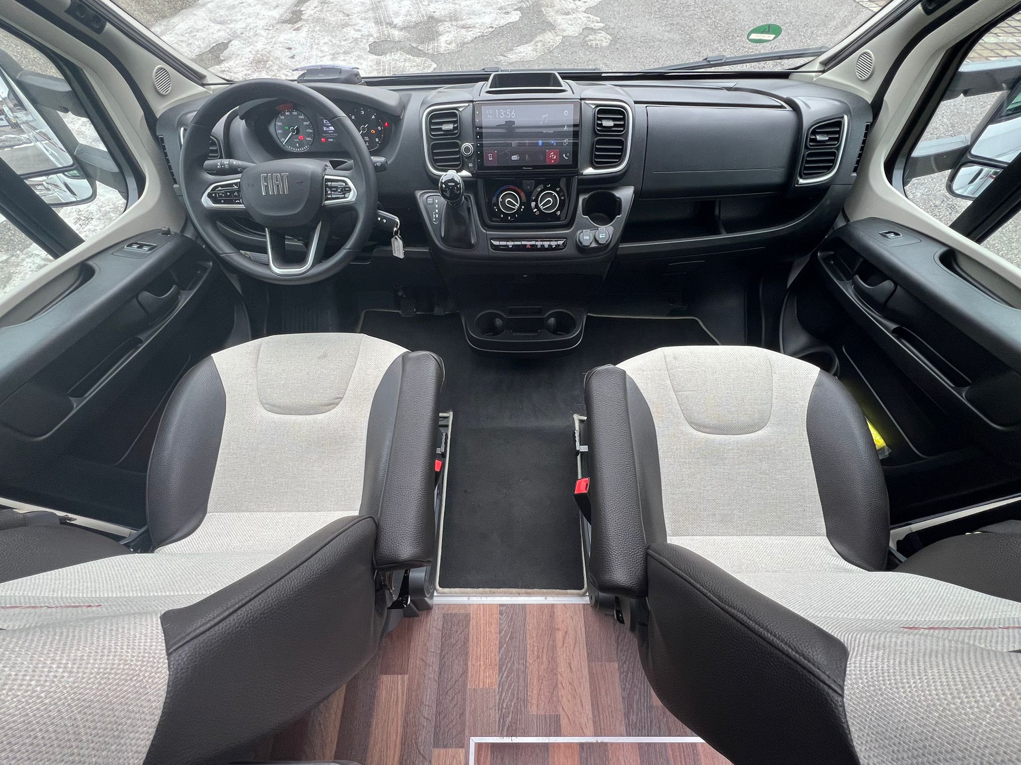 Caravandealer - Aufbauart: Teilintegriert - The Camper Rent GmbH Weinsberg CaraCompakt 600 MF Pepper-Edition