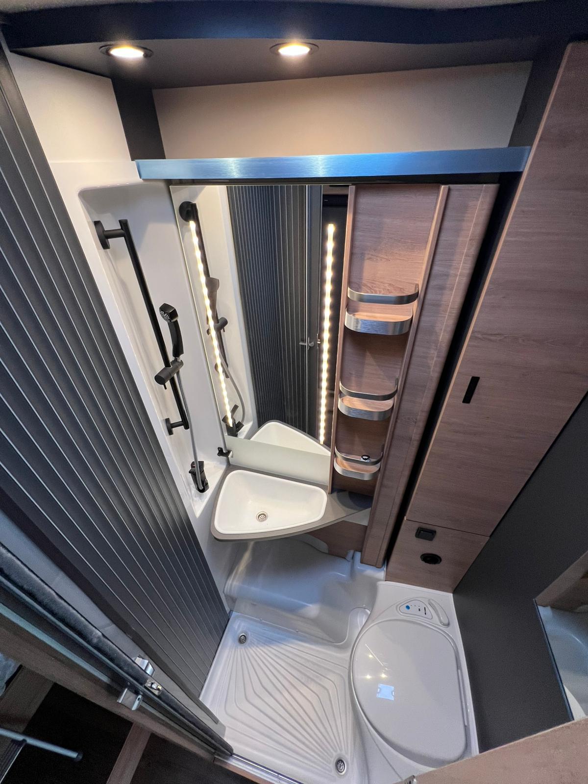 Caravandealer - Aufbauart: Teilintegriert - The Camper Rent GmbH Knaus Live Wave 650 MEG Platinum Selection