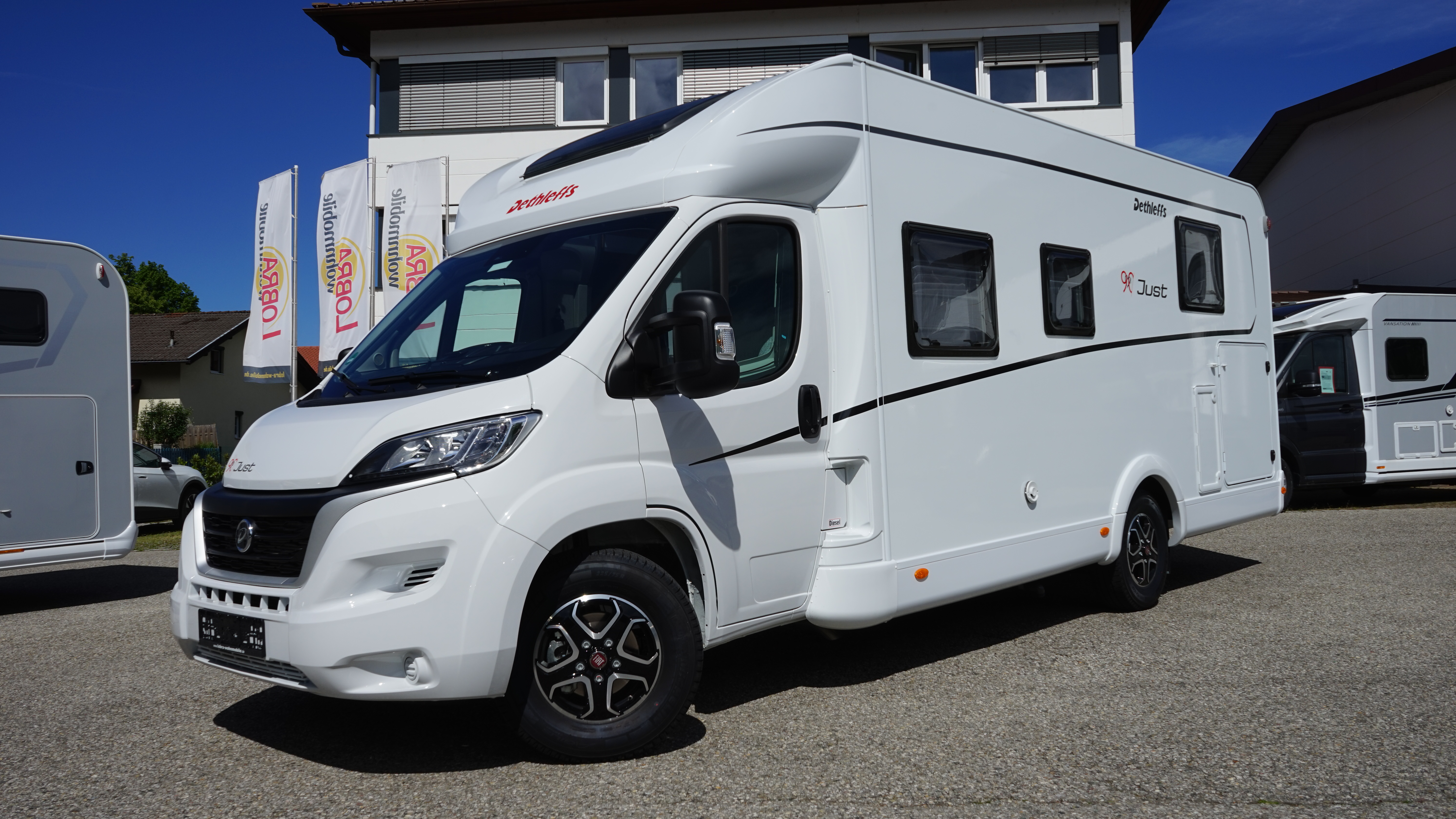 Caravandealer - Aufbauart: Teilintegriert - The Camper Rent GmbH Dethleffs Just Camp T 7052 DBM