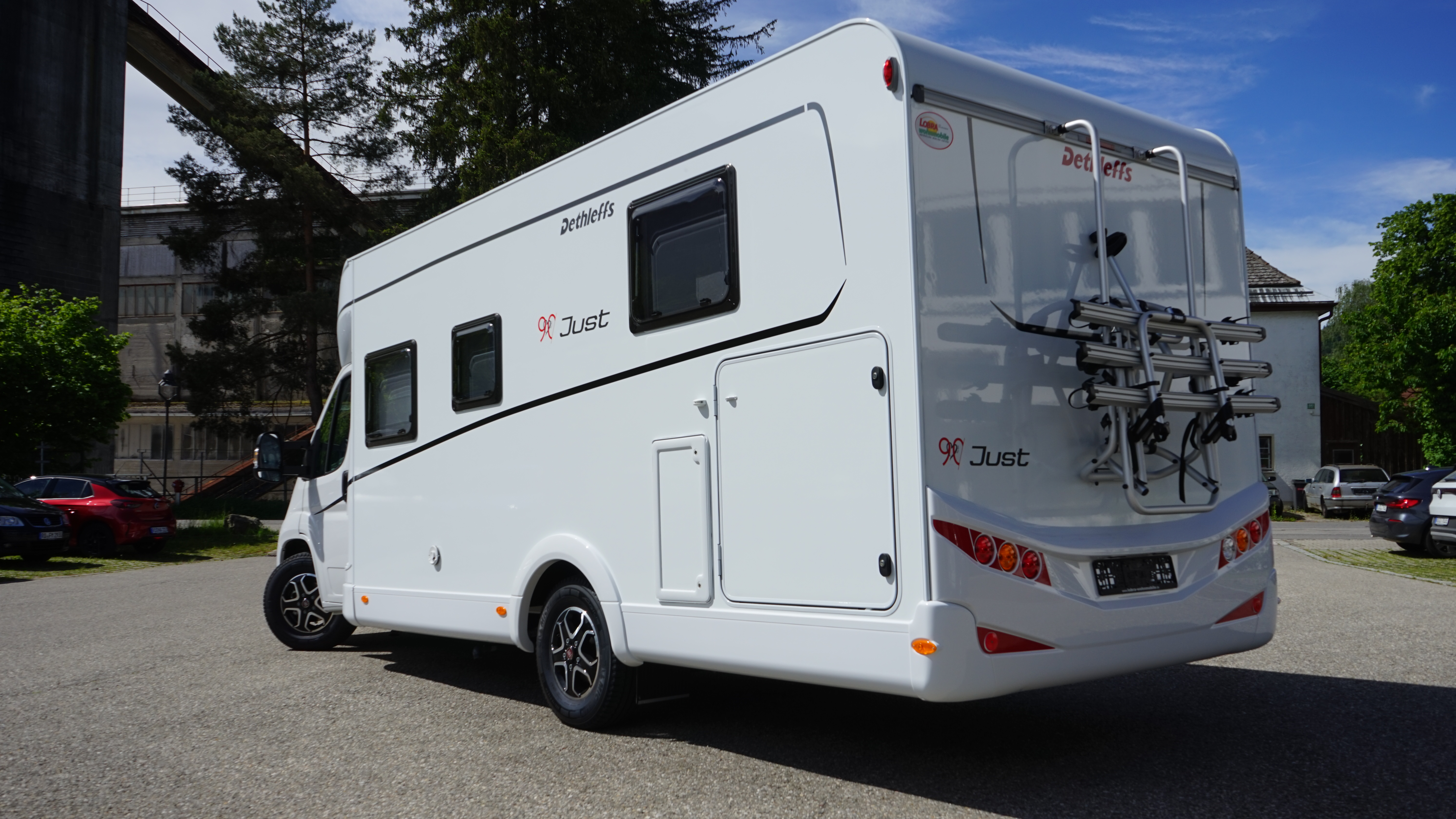 Caravandealer - Aufbauart: Teilintegriert - The Camper Rent GmbH Dethleffs Just Camp T 7052 DBM