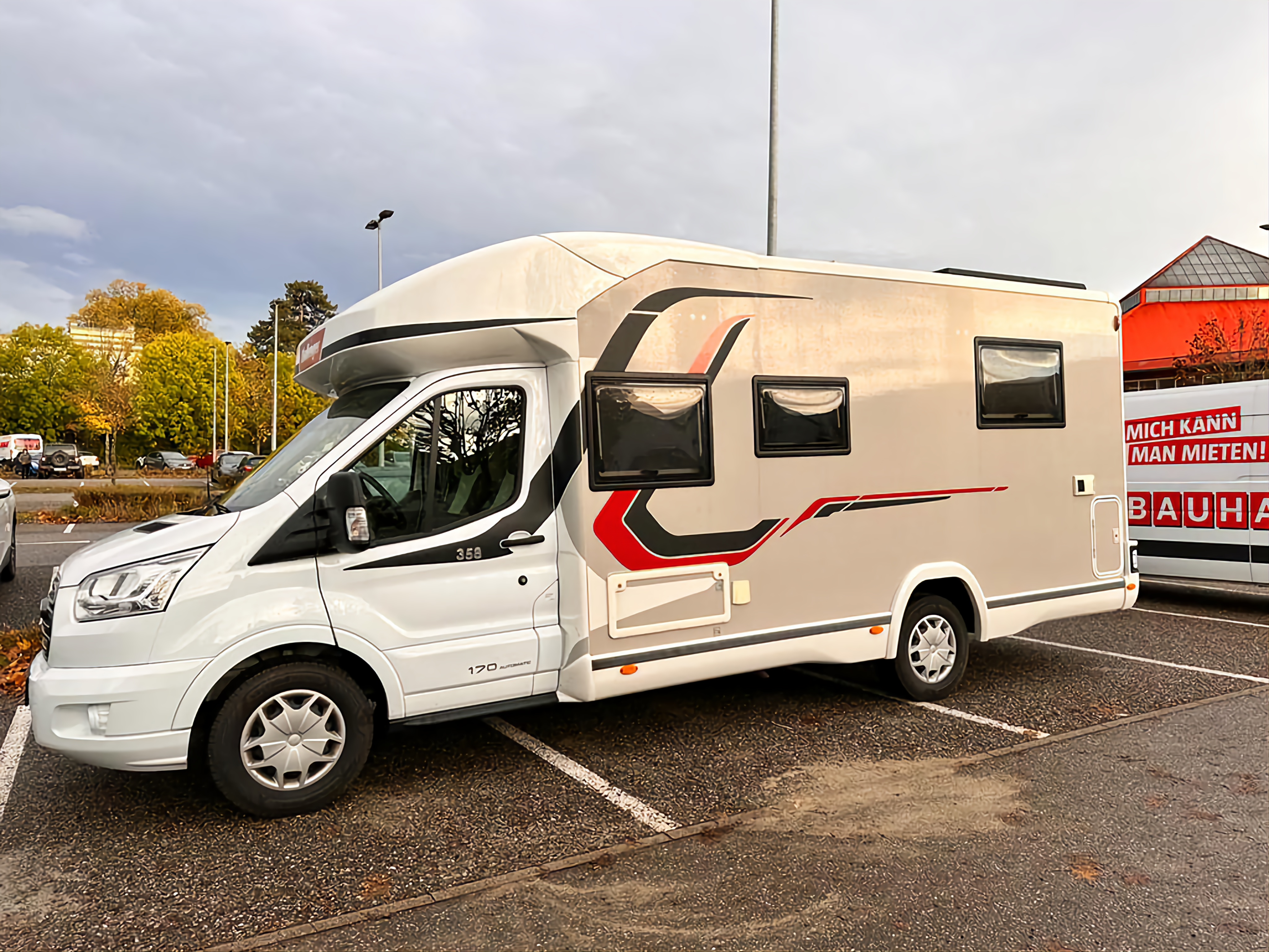 Caravan dealer - Ford Challenger Ford Challenger 358 Graphite Edition